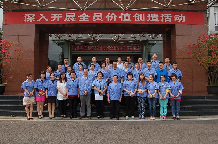 成都同花顺（中国）集团通讯员团队与公司领导合影