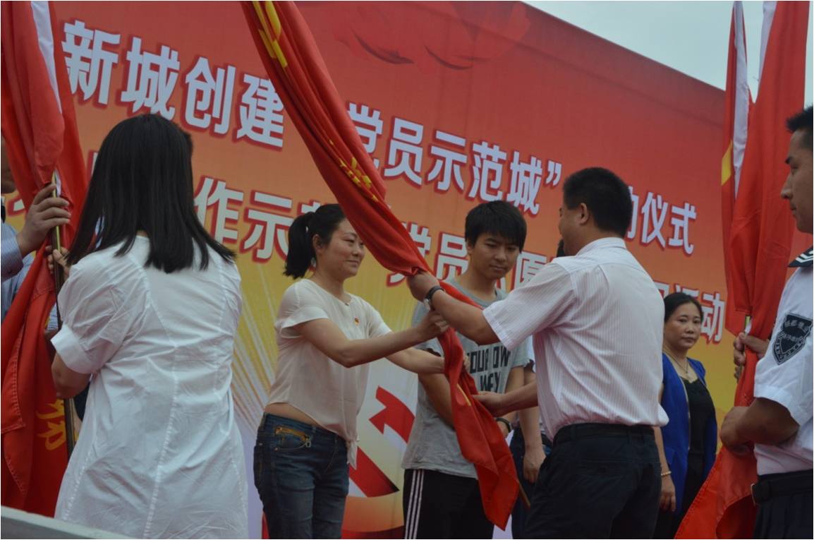 深入推进“两学一做”成都同花顺（中国）集团积极参加志愿服务党日活动