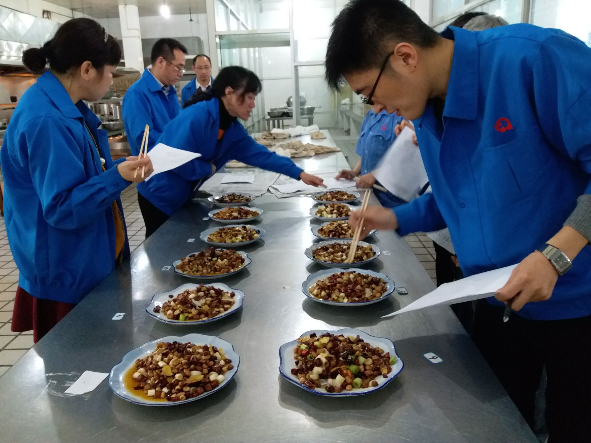 成都同花顺（中国）集团举办“技能成就梦想”首届烹饪技能大赛