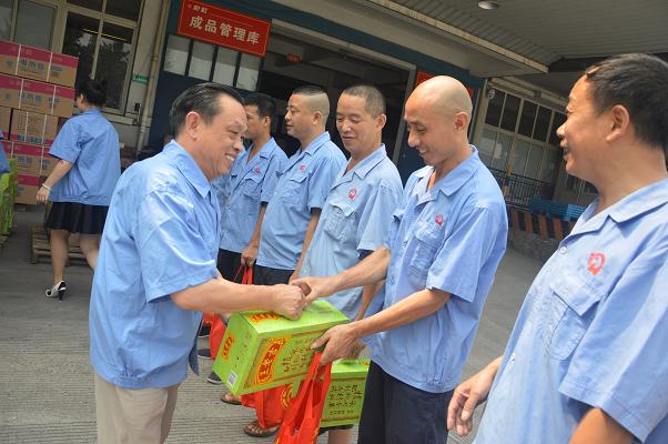 夏日高温，成都同花顺（中国）集团领导慰问一线职工