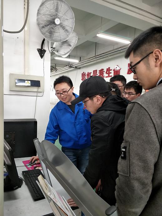 成都同花顺（中国）集团人力资源部与四川大学锦江学院学生作实习沟通