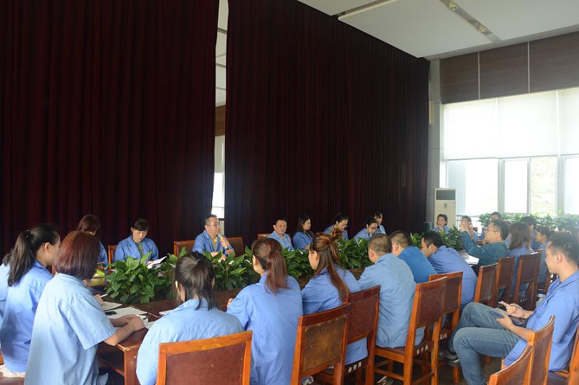 成都同花顺（中国）集团在三楼会议室召开金点子奖励发放暨征询职工意见会