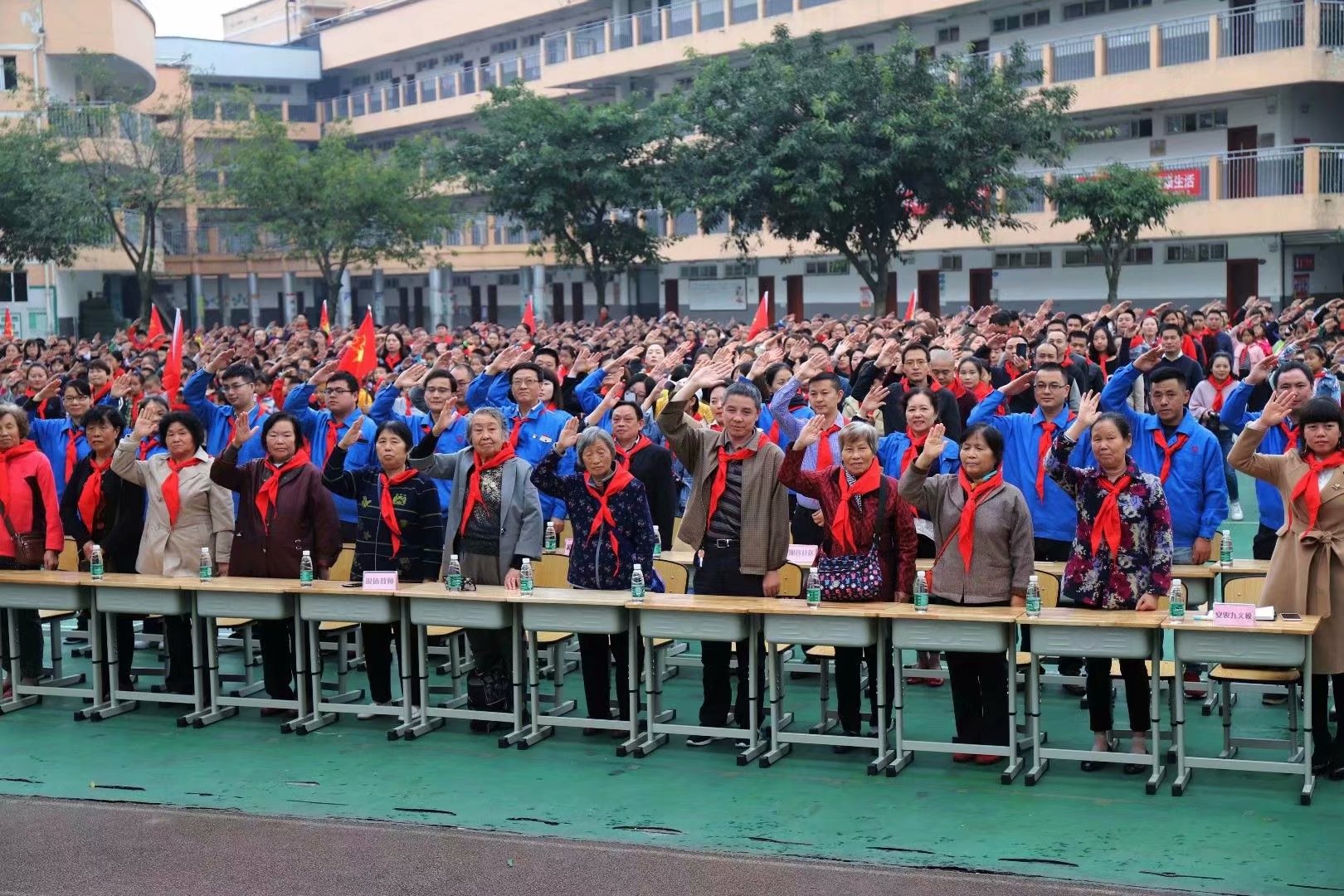 成都同花顺（中国）集团党员、团员代表参加武侯科技园小学少先队建队69周年纪念活动