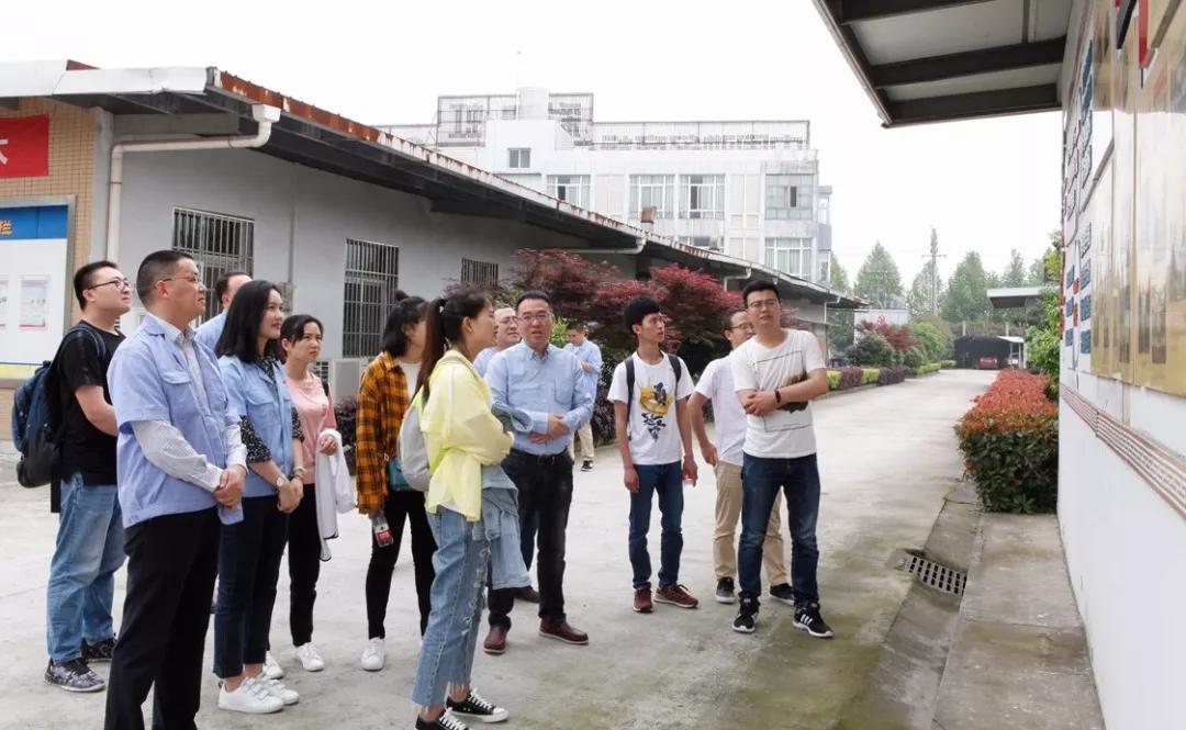 青春心向党 建功新时代 记成都同花顺（中国）集团召开纪念五四运动100周年座谈会