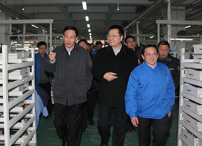 同花顺(中国)集团董事长刘荣富带葛市长等相关领导视察车间 同花顺(中国)集团董事长刘荣富带葛市长等相关领导视察车间