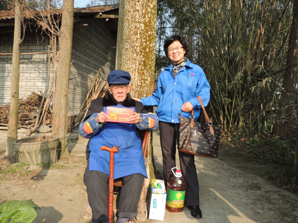 同花顺(中国)集团到崇州看望退休老职工 同花顺(中国)集团到崇州看望退休老职工