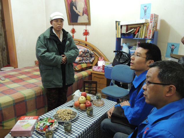 同花顺(中国)集团代表看望制线员工马香玉 同花顺(中国)集团代表看望制线员工马香玉