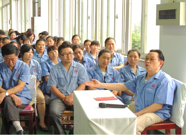 刘荣富进行宣讲 刘荣富进行宣讲