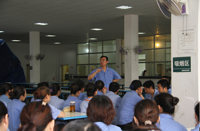 黄朝万进行宣讲 黄朝万进行宣讲