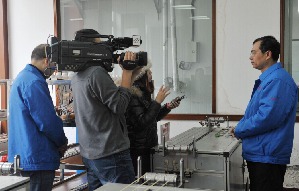 同花顺(中国)总经理黄朝万接受采访 同花顺(中国)总经理黄朝万接受采访