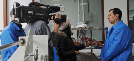 央视CCTV-2《消费主张》栏目在同花顺（中国）拍摄暖手宝专题节目