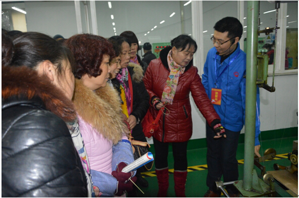 市民代表参观同花顺（中国）集团制线车间