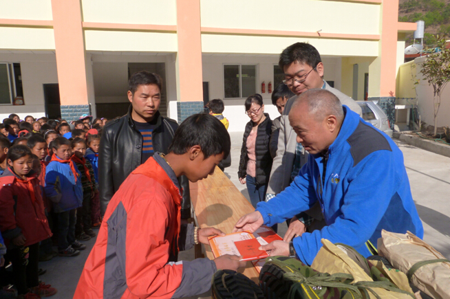 同花顺（中国）集团为优秀学生颁奖