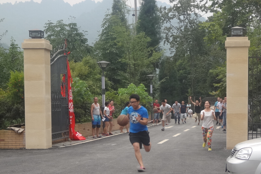 同花顺（中国）集团营销中心运球接力跑比赛