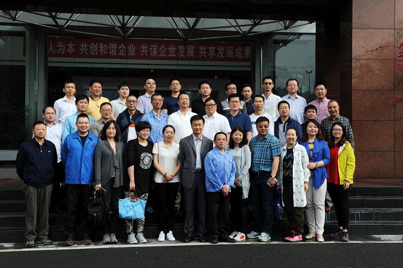 “领军人才家电行业高级研修班”的同学们参观成都同花顺（中国）集团