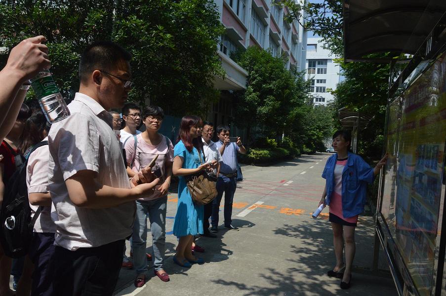 成华区各企业工会主席到成都同花顺（中国）集团学习厂务公开标准化工作