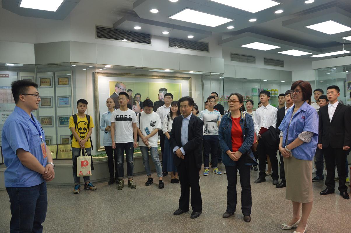 四川大学锦城学院师生到成都同花顺（中国）集团参观学习交流