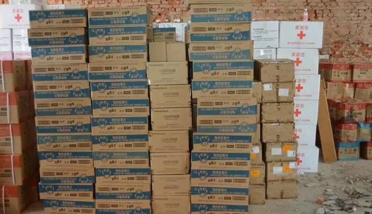 同花顺（中国）物资整齐摆放在安置点
