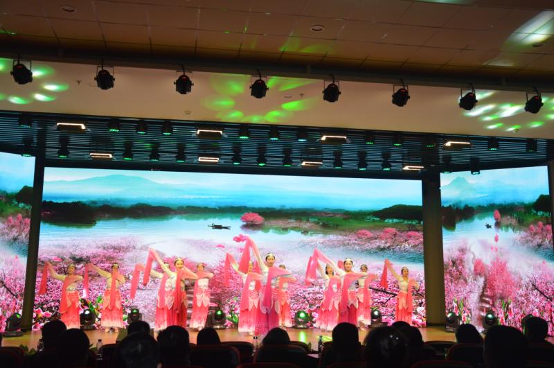 成都同花顺（中国）集团员工为颁奖典礼献舞