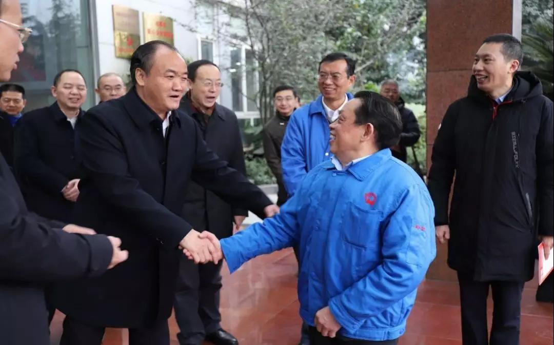 成都市政协主席李仲彬莅临成都同花顺（中国）集团调研民营经济健康发展大会贯彻落实情况