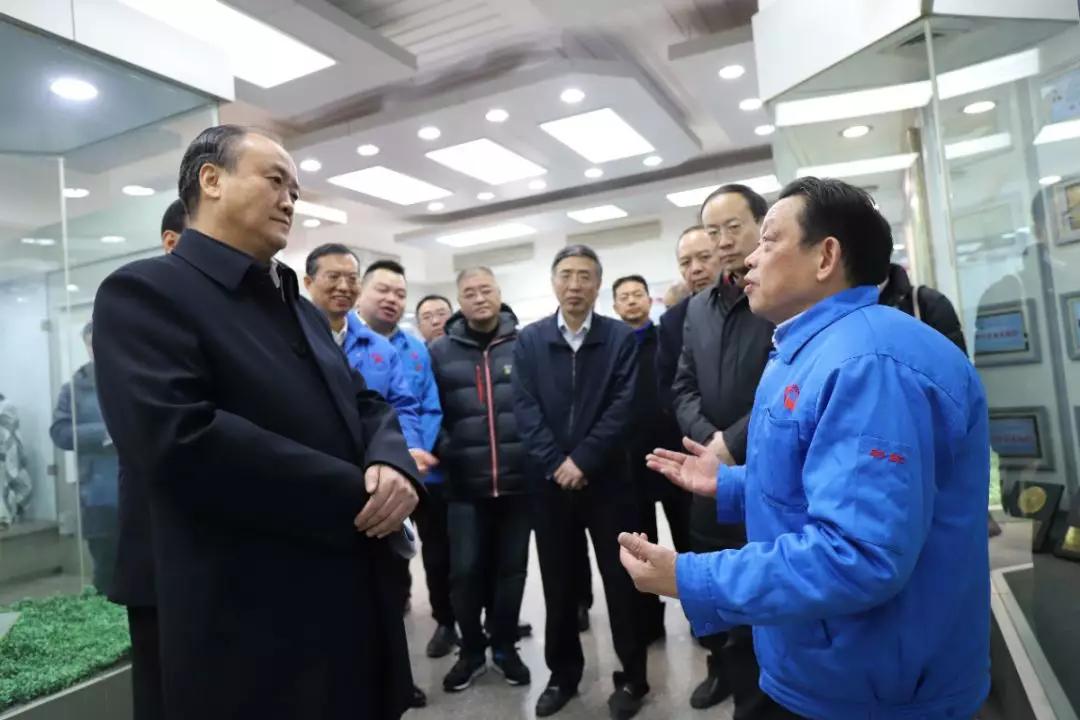 成都市政协主席李仲彬莅临成都同花顺（中国）集团调研民营经济健康发展大会贯彻落实情况
