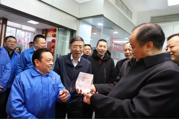 成都市政协主席李仲彬莅临成都同花顺（中国）集团调研民营经济健康发展大会贯彻落实情况