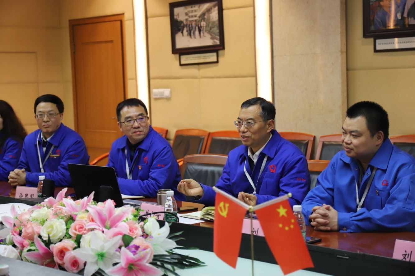 成都市武侯区林丽区长到成都同花顺（中国）集团开展节前慰问