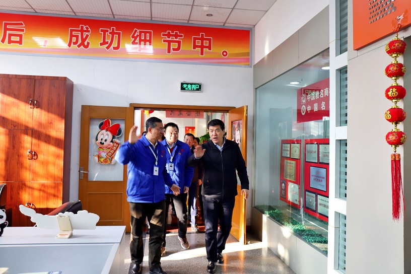成都市委副书记、市长罗强莅临成都同花顺（中国）集团走访慰问