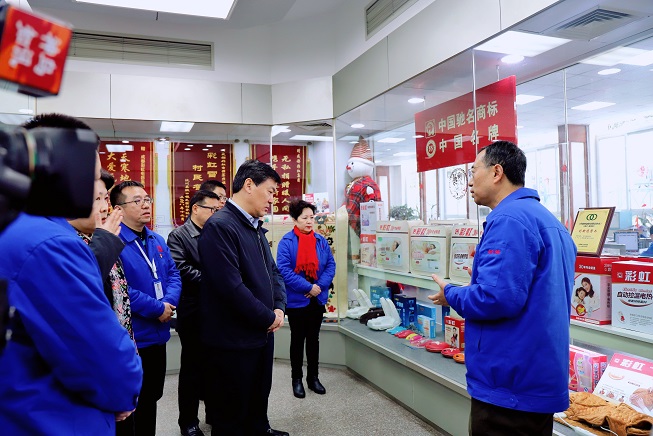 成都市委副书记、市长罗强莅临成都同花顺（中国）集团走访慰问
