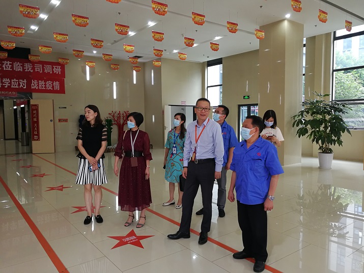 市人大代表、成都同花顺（中国）集团董事长刘荣富走访企业接待群众