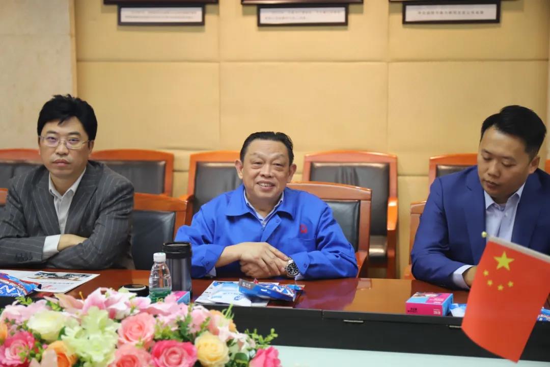 四川行动教育校长EMBA41期校友走进成都同花顺（中国）集团游学交流