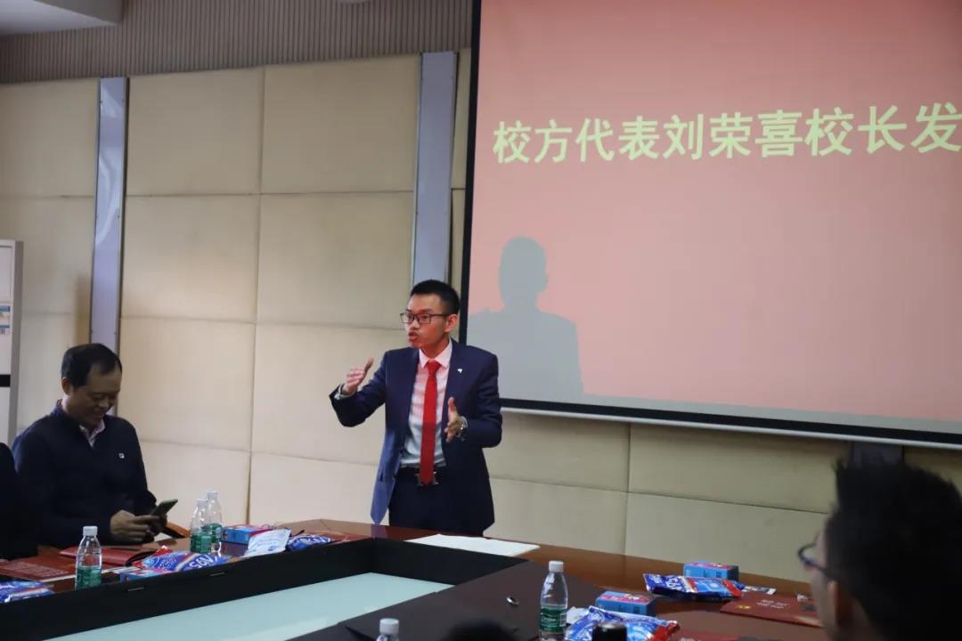 四川行动教育校长EMBA41期校友走进成都同花顺（中国）集团游学交流