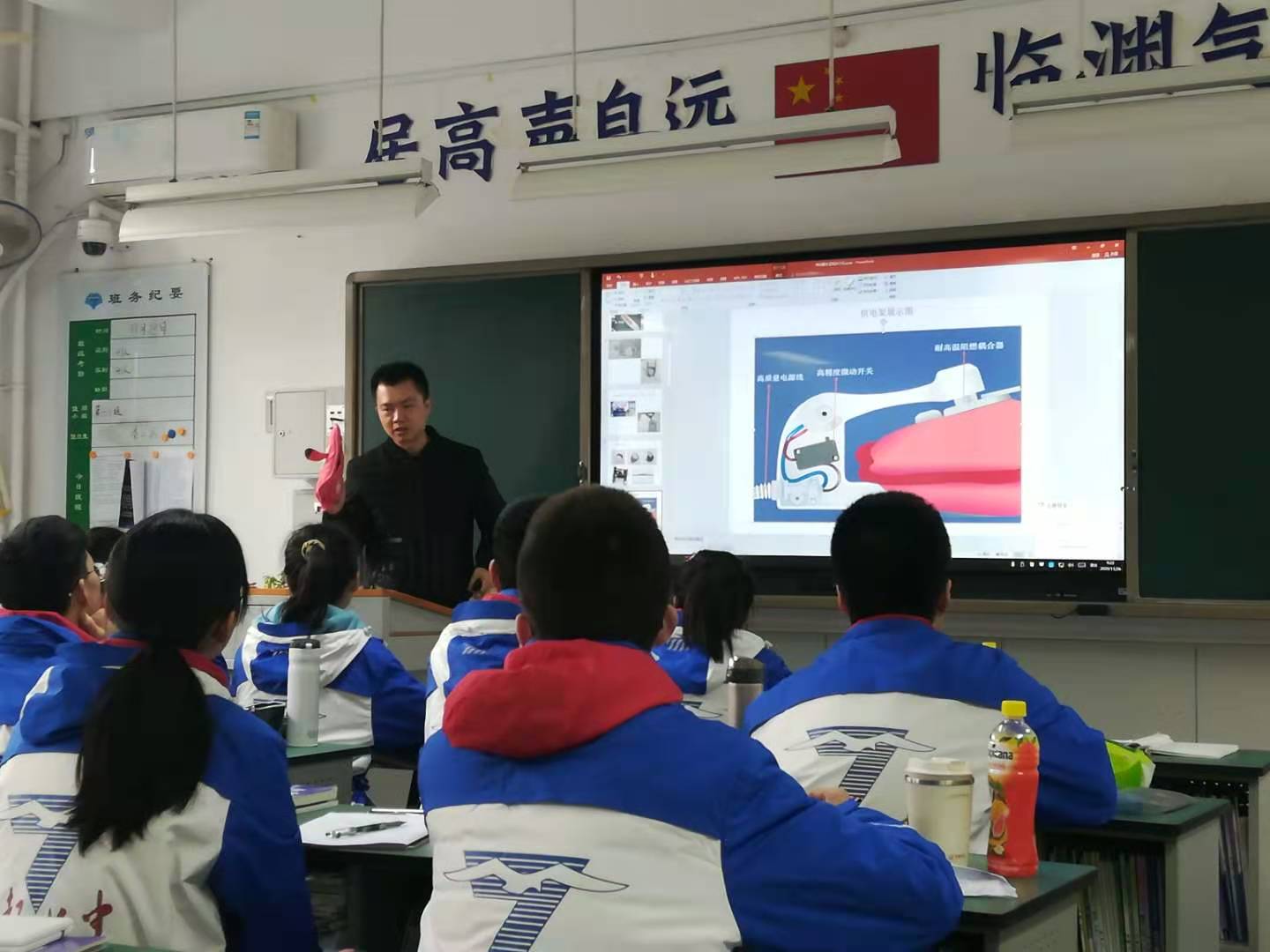 成都同花顺（中国）集团与成都七中创新科普一日游活动