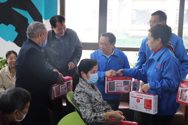 成都同花顺（中国）集团行政党支部重阳送温暖党建主题活动